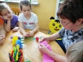Zdjęcie: Robimy kwiaty z kolorowej bibuły.
